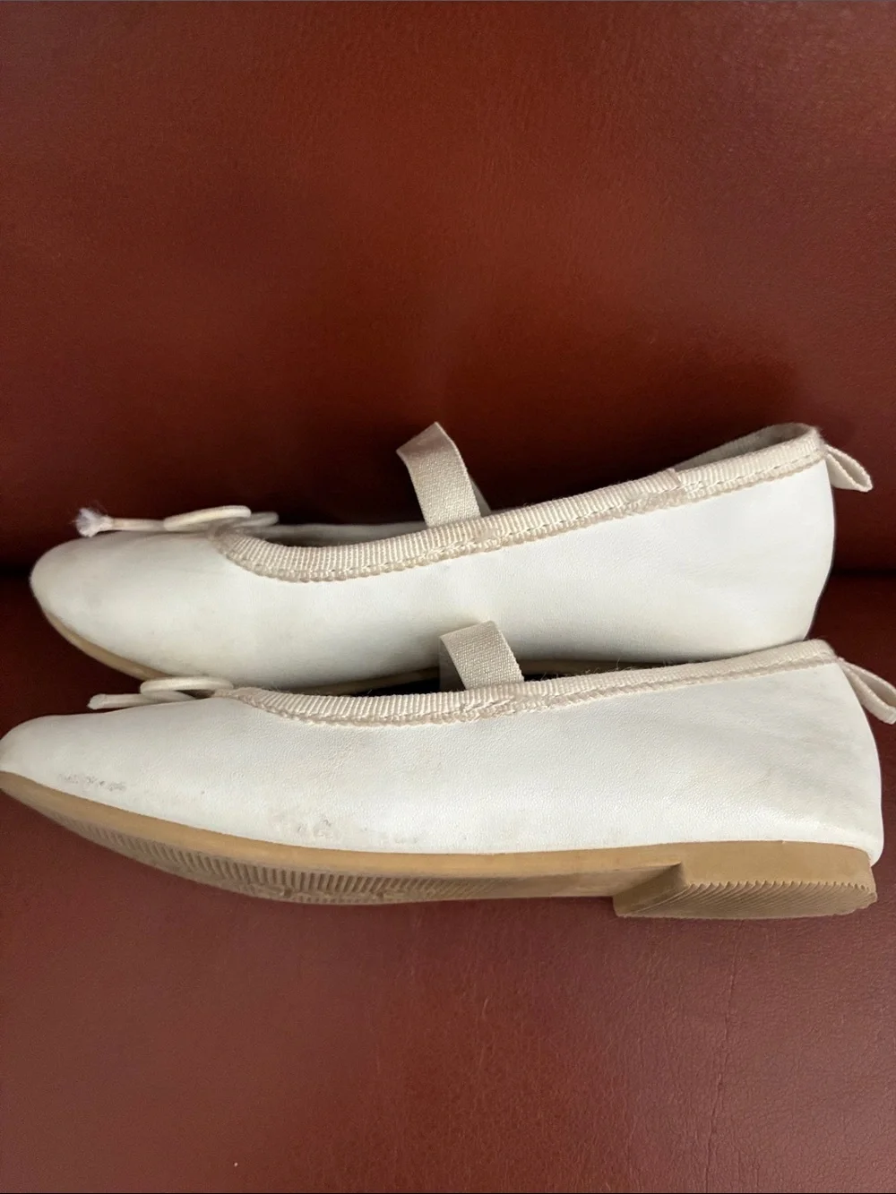Cat & Jack Cream Girls' Mary Jane Ballet Flats with Bow